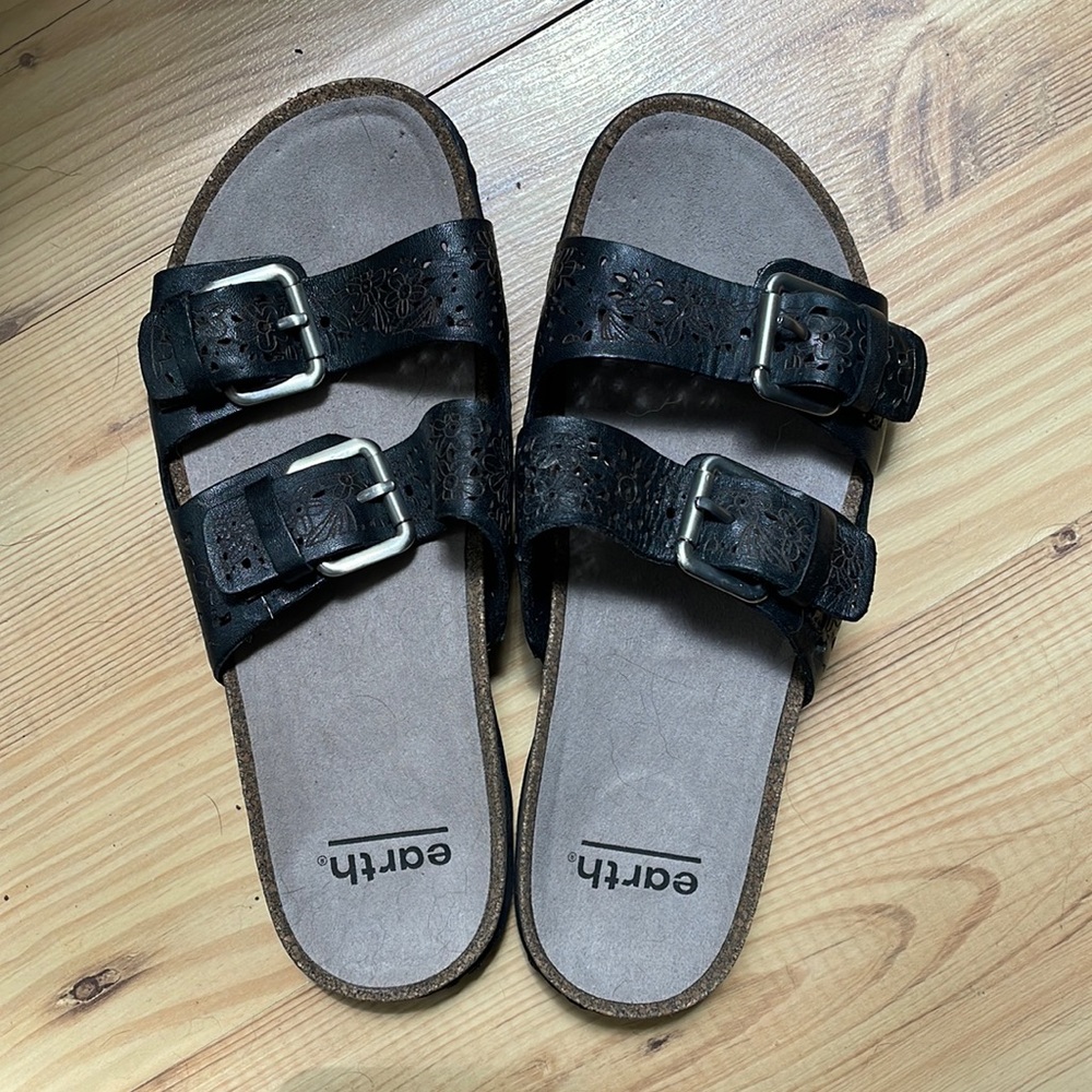 Earth black leather sandals